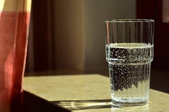 vaso con agua